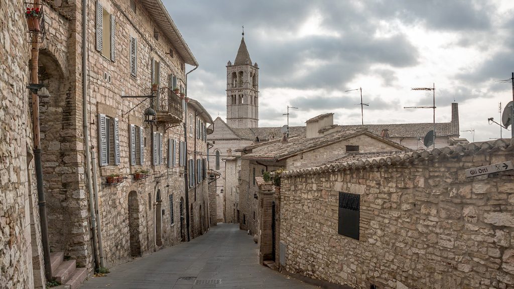 Visitare Assisi a piedi: consigli e percorsi da fare ad Assisi 