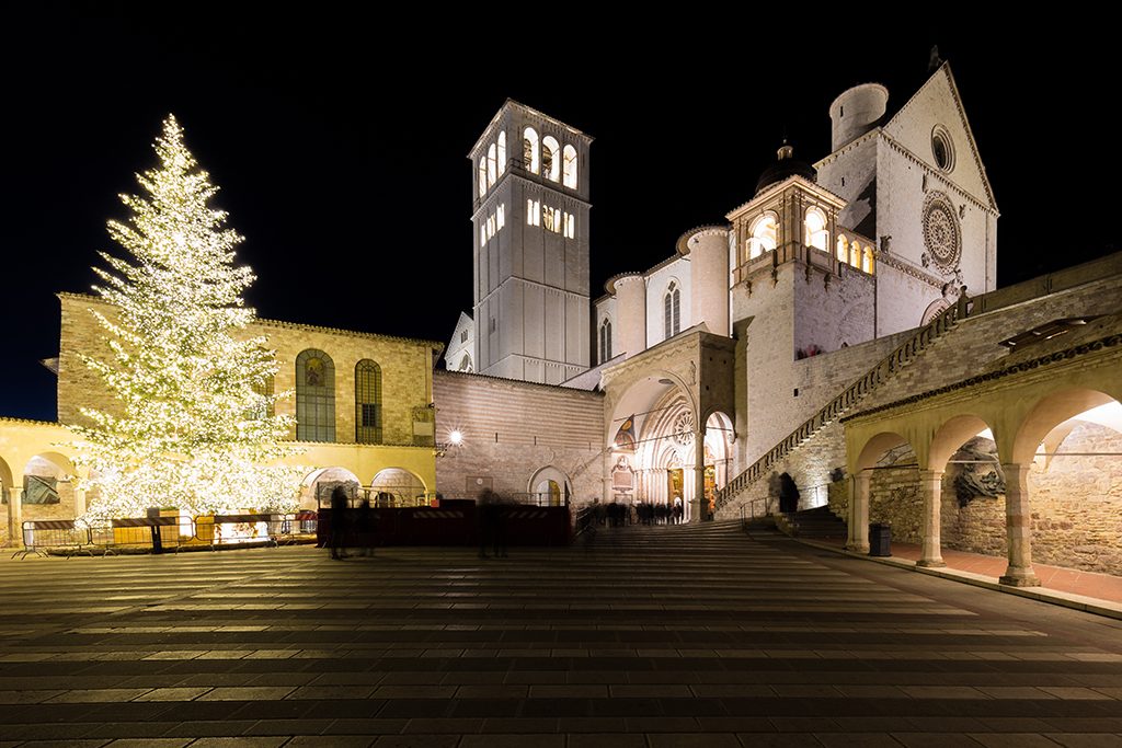 Mercatini di Natale ad Assisi: vivere la città tra presepi, mercatini e mostre